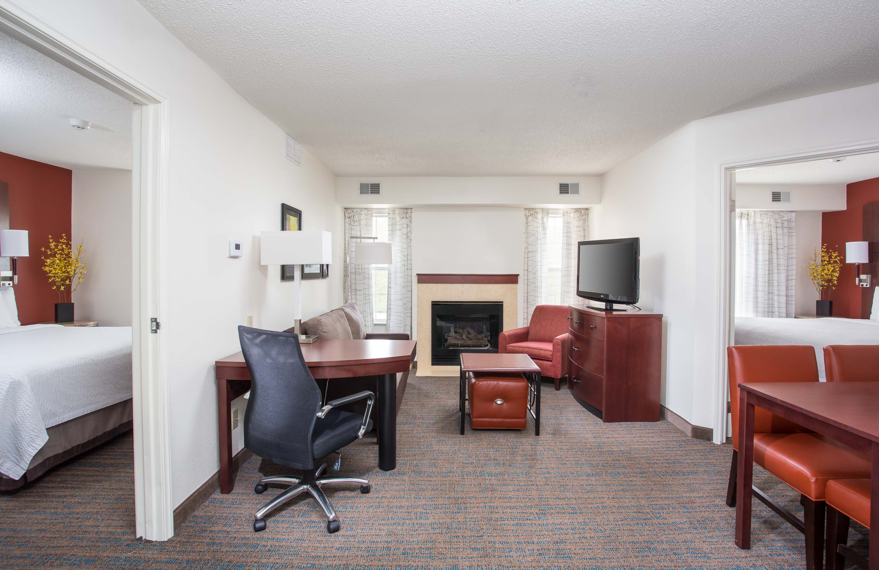 20140417_topeka_two_room_suite_001